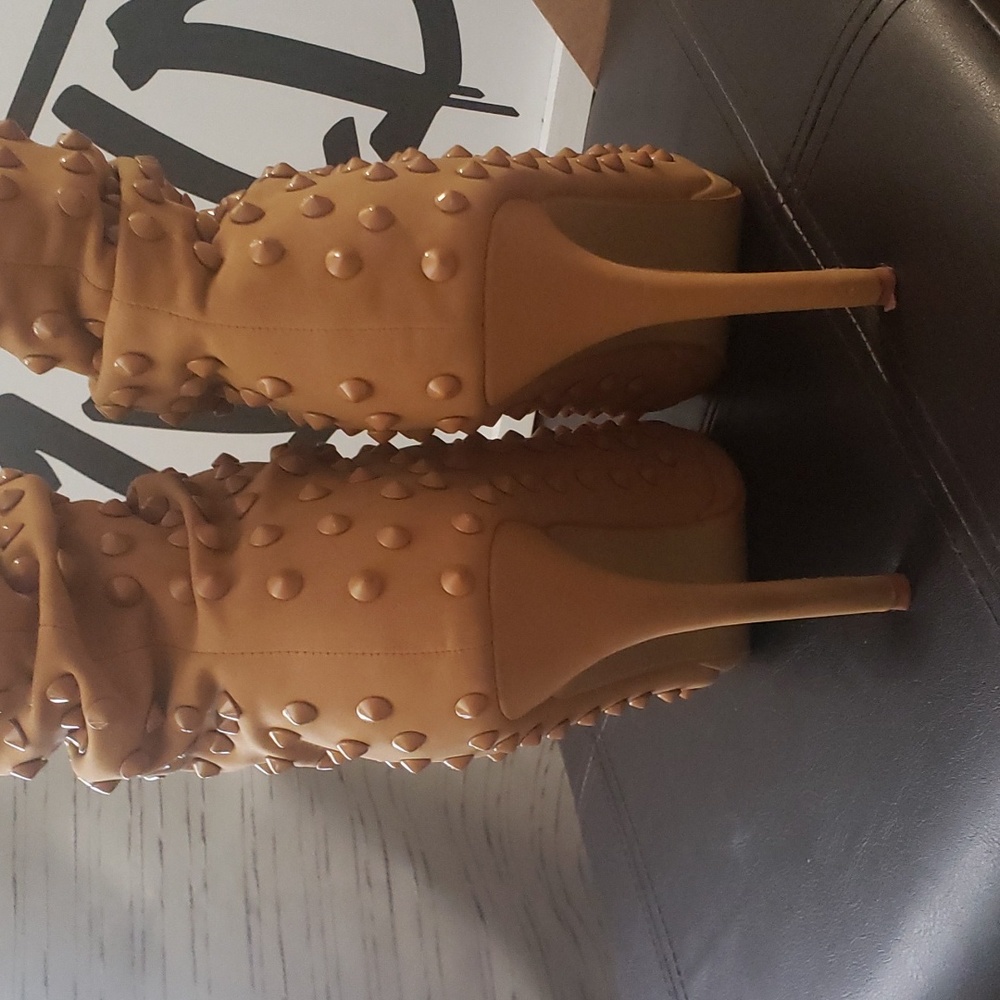 Camel Open-Toe Booties - Picture 3 of 5